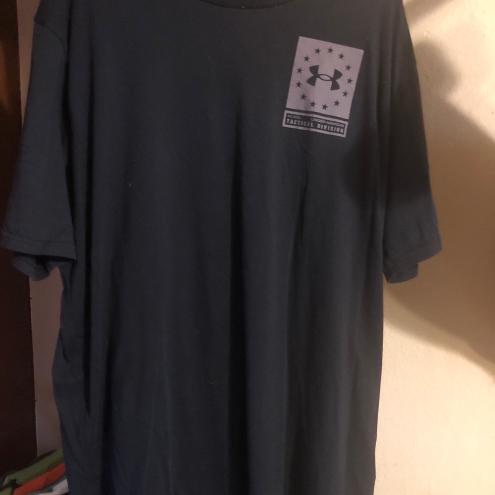 Men’s under armor black t
